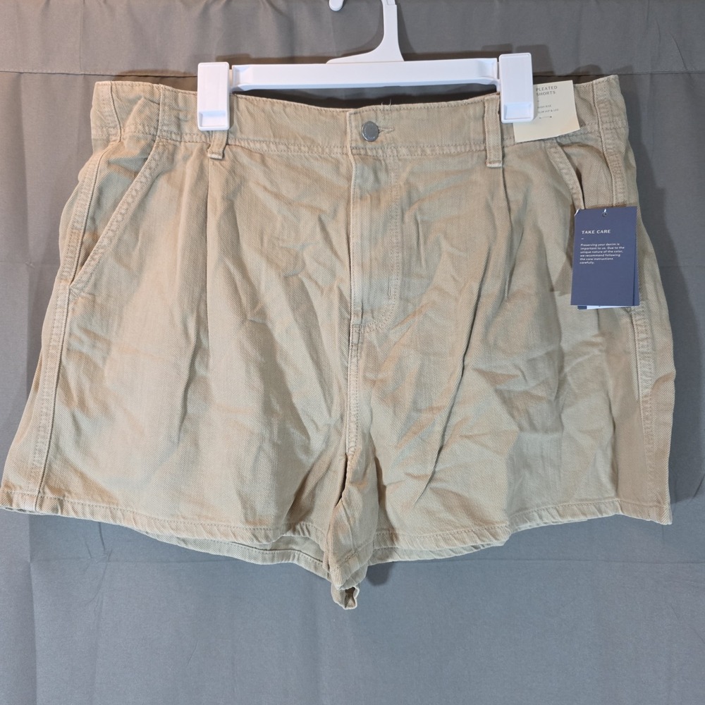 Universal Thread High Rise Pleated Shorts Size 16 Slim Hip And Leg - New